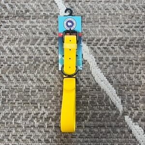 North Fetch Athletics Waterproof Collar Sz M-L
